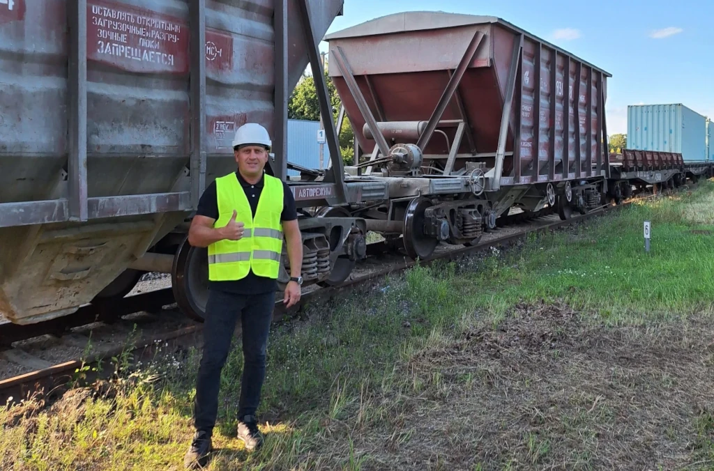 Тиеуге арналған ашық / жартылай вагондар | Собственный вагонный парк | Freight wagon rental