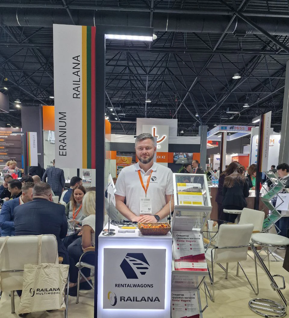 Представитель Rental Wagons, Сергей Шереш, на выставке «Транспорт и логистика 2025»